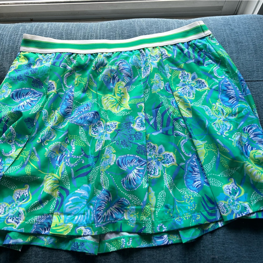 Lilly Pulitzer Skort in Botantical Green in a Flutter size L
